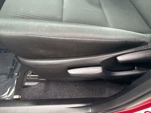 Used 2018 Toyota RAV4 LE image 52