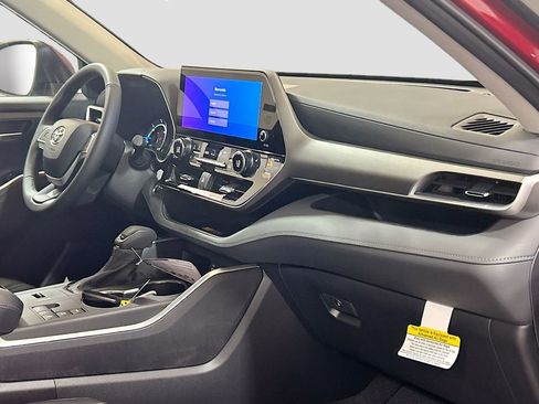 New 2026 Toyota Highlander XLE image 28
