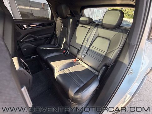 Used 2021 Porsche Cayenne AWD/4WD image 32
