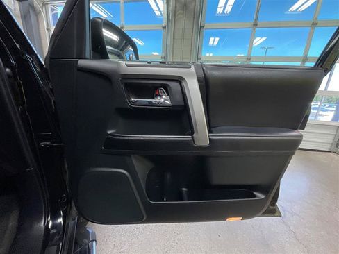 Used 2015 Toyota 4Runner SR5 RWD image 28