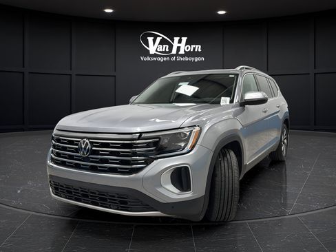 Used 2024 Volkswagen Atlas SEL AWD/4WD image 3