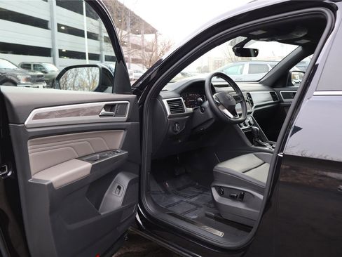 Certified 2023 Volkswagen Atlas Cross Sport SE w/ Black Wheel Package image 12