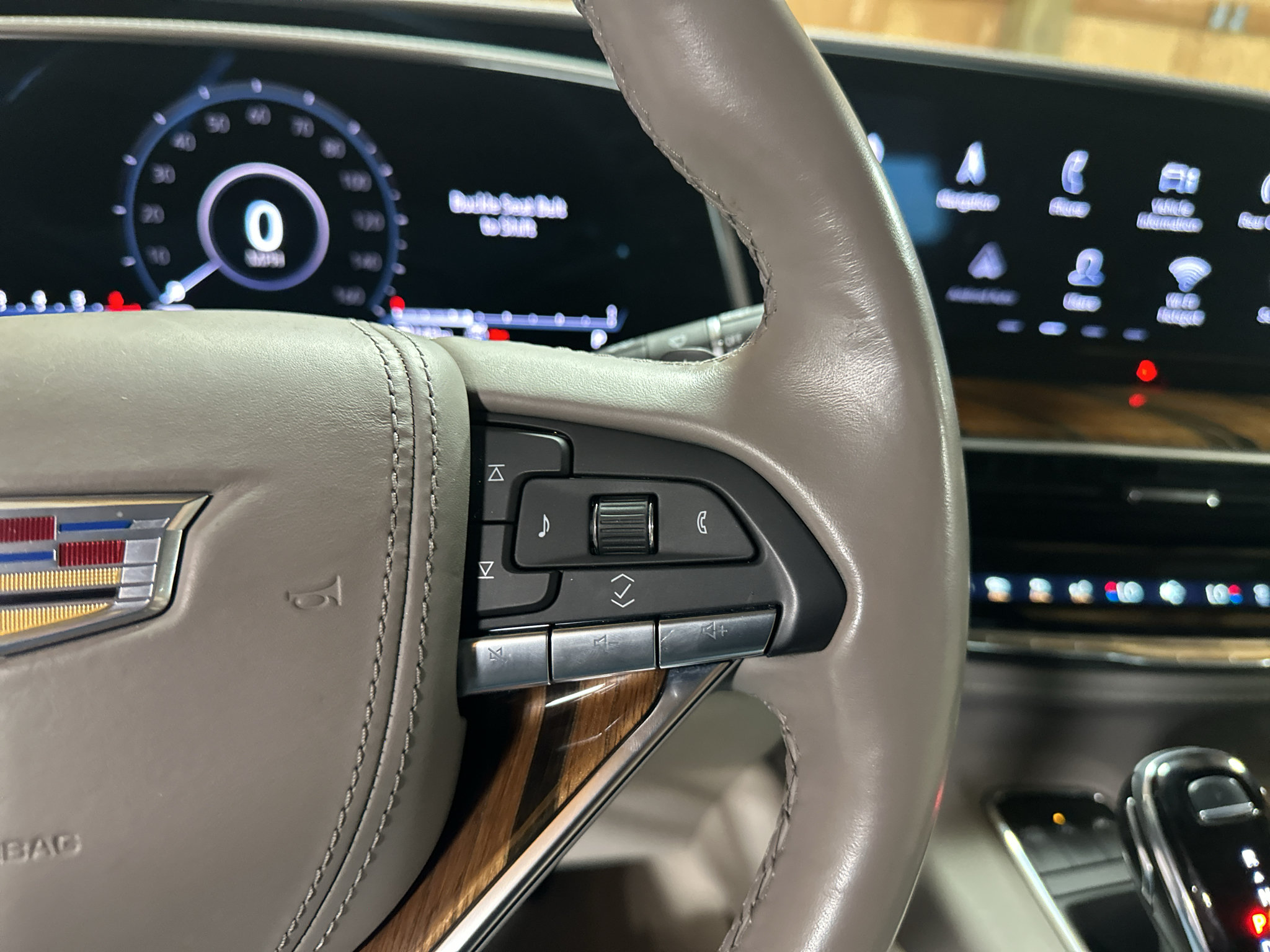 Used 2023 Cadillac Escalade ESV Sport Platinum w/ LPO, ONYX Package AWD/4WD image 24