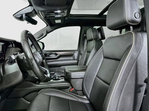 Used 2025 GMC Yukon Elevation w/ Elevation Premium Package AWD/4WD image 8
