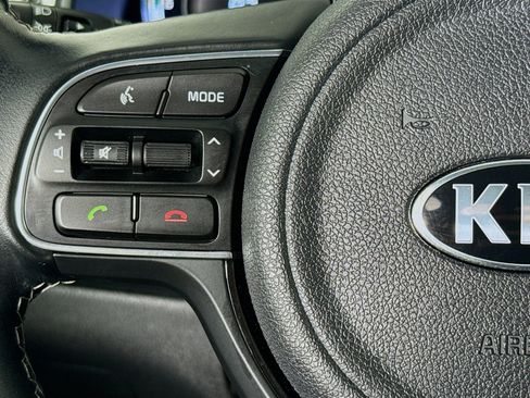 Used 2019 Kia Niro Touring FWD image 11