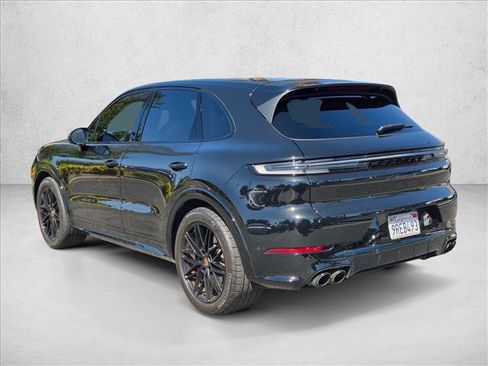 Used 2025 Porsche Cayenne GTS AWD/4WD image 7