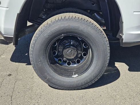 New 2026 RAM 3500 Laramie AWD/4WD image 9