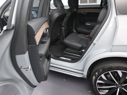 Used 2025 Volvo XC90 T8 Plus AWD/4WD image 11