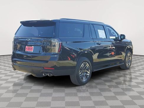 Used 2026 Chevrolet Suburban Z71 w/ Z71 Off-Road Package AWD/4WD image 4
