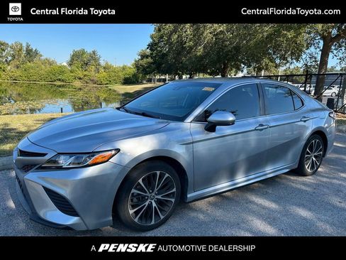Used 2020 Toyota Camry SE image 1