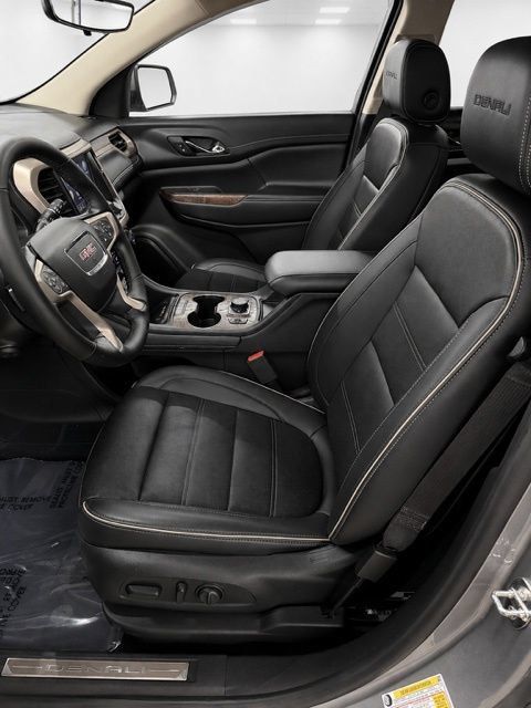Used 2023 GMC Acadia Denali w/ Denali Technology Package AWD/4WD image 11