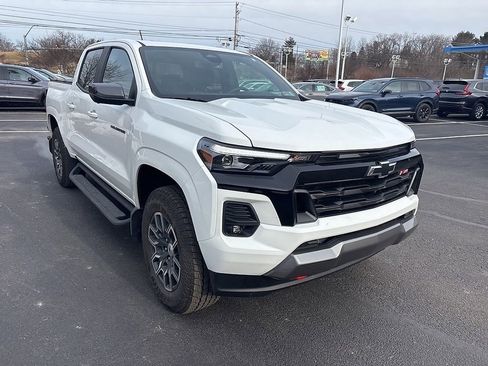 Used 2025 Chevrolet Colorado Z71 w/ Technology Package image 5