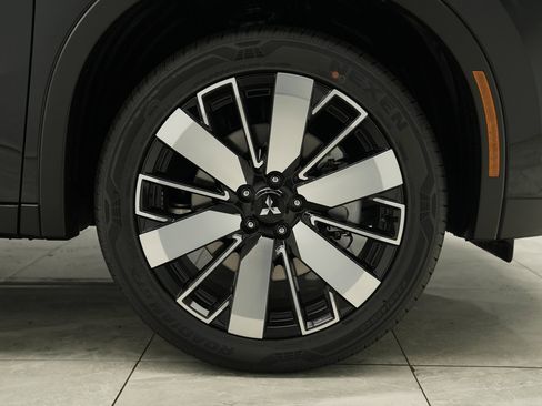 New 2025 Mitsubishi Outlander SE image 41