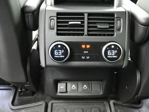 Used 2024 Land Rover Discovery Dynamic SE image 13