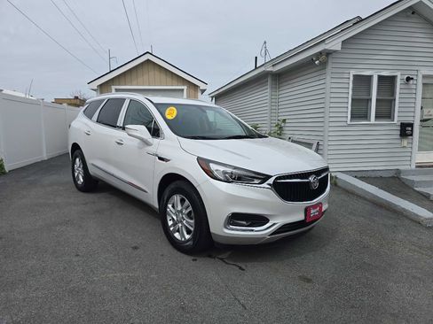 Used 2020 Buick Enclave Essence w/ Sound and Sites Package AWD/4WD image 2