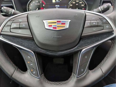 Used 2025 Cadillac XT5 Premium Luxury image 11