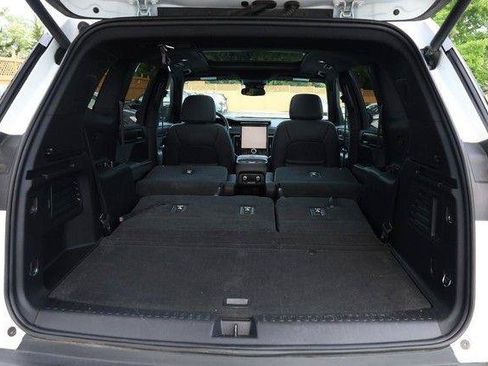 Used 2025 GMC Acadia AT4 AWD/4WD image 9