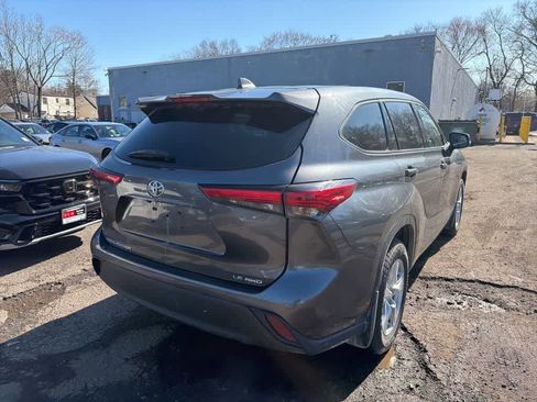 Used 2020 Toyota Highlander LE image 12
