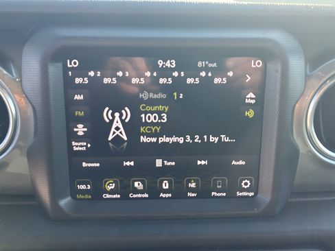 Used 2020 Jeep Wrangler Unlimited Sahara AWD/4WD image 30