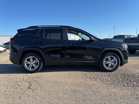Used 2023 GMC Terrain SLE w/ Driver Convenience Package FWD image 8