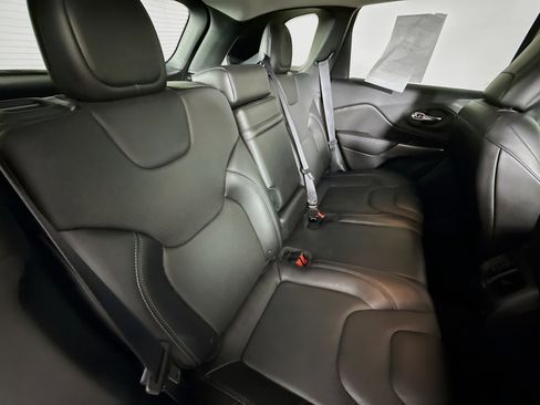 Used 2019 Jeep Cherokee Limited image 33