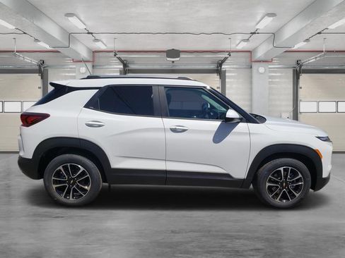 New 2026 Chevrolet TrailBlazer LT w/ Convenience Package FWD image 2