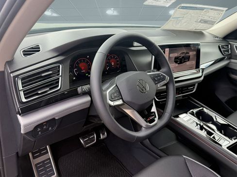 New 2026 Volkswagen Atlas Peak Edition image 4