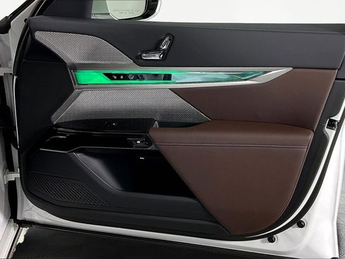 Certified 2024 BMW i7 eDrive50 image 24