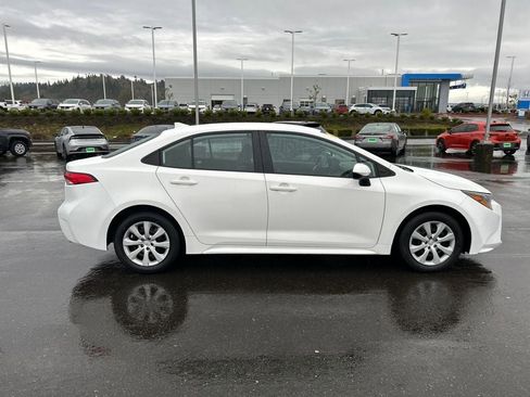 Used 2022 Toyota Corolla LE image 7