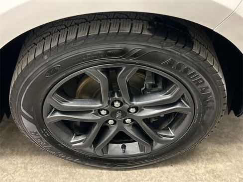 Used 2018 Ford Edge SEL image 5