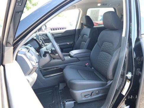 Certified 2025 Nissan Pathfinder SV FWD image 10