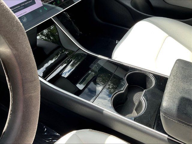 Used 2020 Tesla Model 3 Standard Range Plus RWD image 18