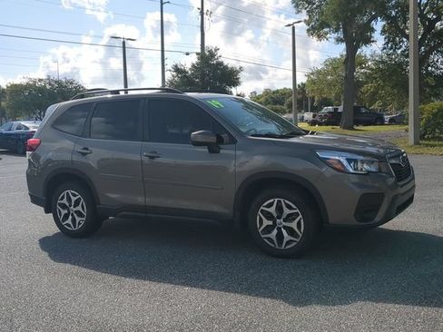 Used 2019 Subaru Forester Premium AWD/4WD image 2