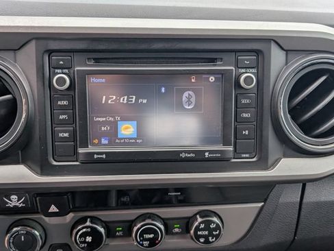 Used 2017 Toyota Tacoma SR5 w/ Tow Package AWD/4WD image 18