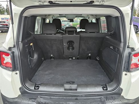 Used 2018 Jeep Renegade Altitude image 13