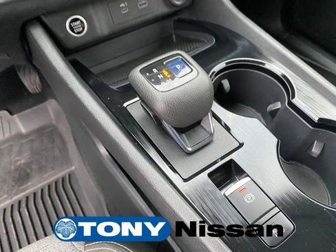 Used 2022 Nissan Rogue SV image 35