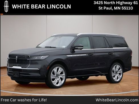 Used 2025 Lincoln Navigator Reserve image 1