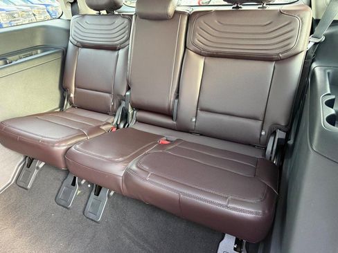 New 2026 Ford Expedition Platinum image 5