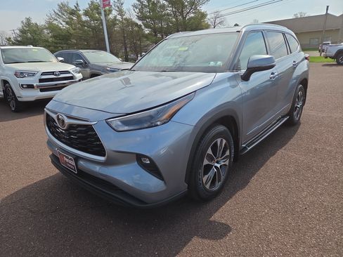 Used 2022 Toyota Highlander XLE image 7
