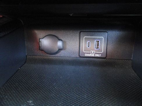 Used 2019 Nissan Pathfinder SL image 32