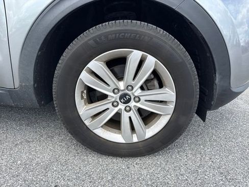 Used 2019 Kia Sportage LX image 9