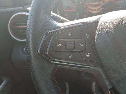 Certified 2025 Chevrolet Trax RS FWD image 28