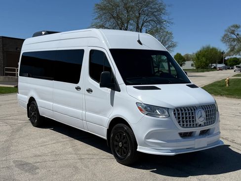 Used 2021 Mercedes-Benz Sprinter 2500 w/ Driver Convenience Package image 1