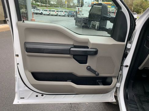 Used 2017 Ford F550 4x4 Regular Cab Super Duty image 8