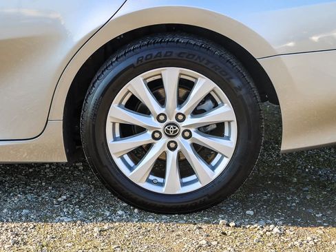 Used 2019 Toyota Camry L image 10