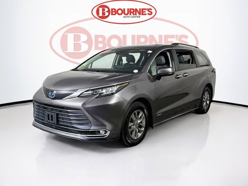Used 2021 Toyota Sienna XLE w/ XLE Plus Package image 7