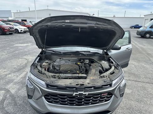 Used 2024 Chevrolet Trax RS FWD image 19