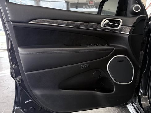 Used 2020 Jeep Grand Cherokee SRT image 29