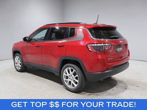 Used 2023 Jeep Compass Latitude w/ Mopar Graphics Package AWD/4WD image 4