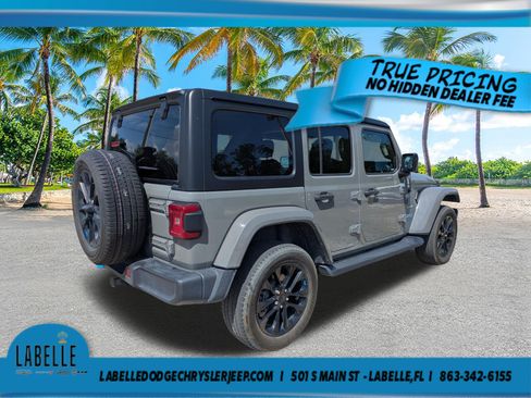 Used 2023 Jeep Wrangler Unlimited Sahara w/ Cold Weather Group AWD/4WD image 4